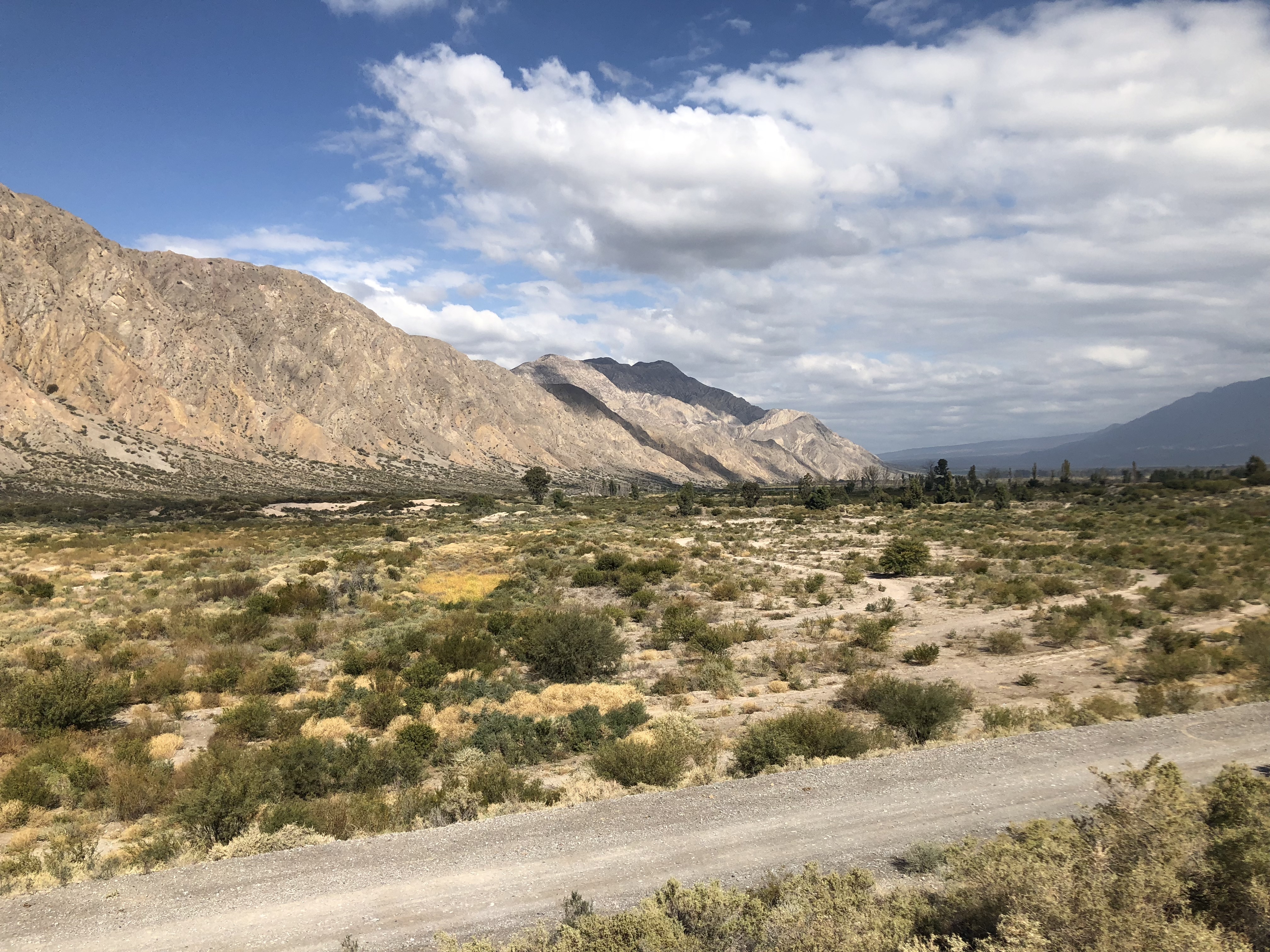 El paisaje es hermoso y nos invita a disfrutar de la belleza que nos rodea.