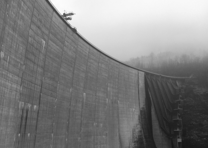Verzasca dam (Switzerland): 220 m high arch dam