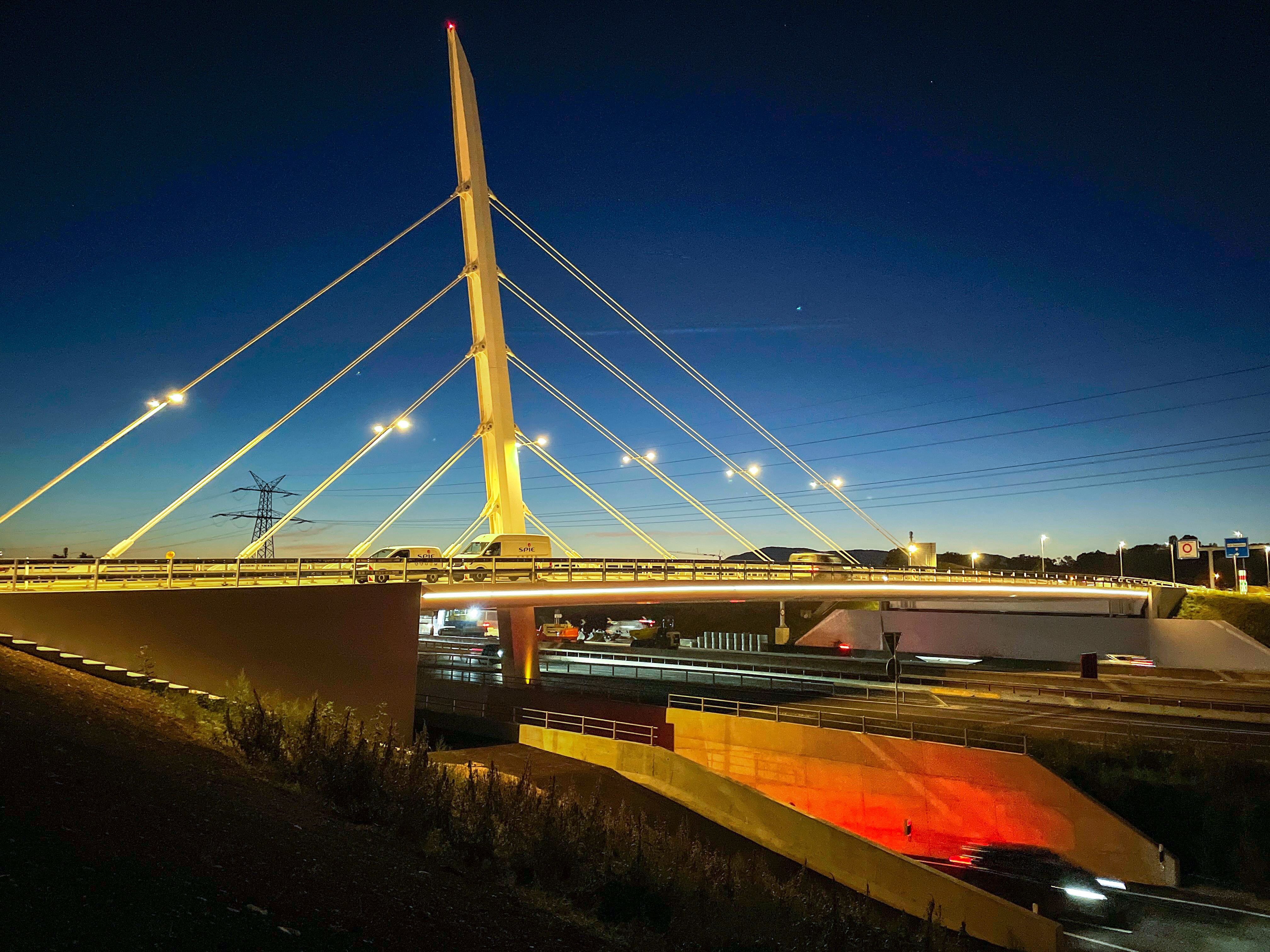 Light points: Lighting of the cable-stayed bridge
